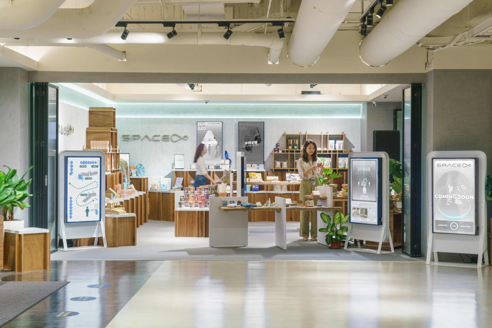 开云电竞打造永续选物商店，展示社企及社创商品，结合创利空间所开发的智能零售系统，整合多元产品信息，让无人商店扮演公益行动的推手