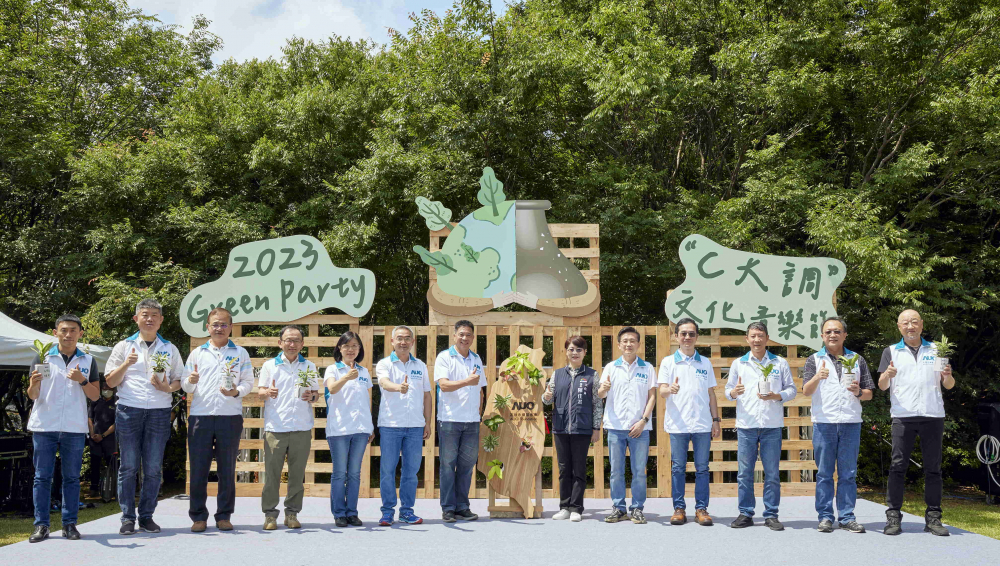 友達光電攜手供應商夥伴及台中市政府，共同倡議及推廣加樹減塑、節能減碳的淨零綠生活