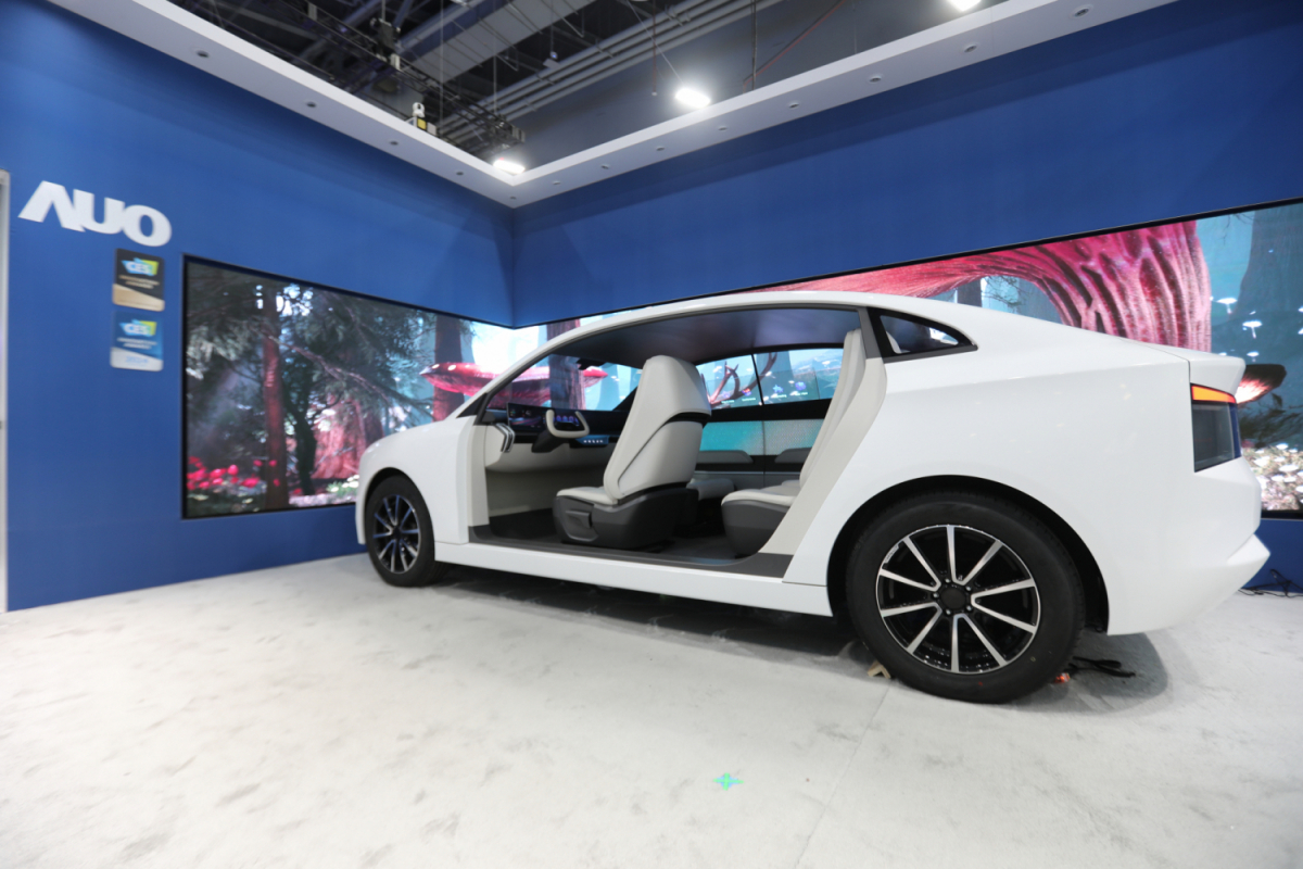 开云电竞发表全新Smart Cockpit 2024，大秀显示应用成果、及释放Micro LED终极显示技术量能的全新智慧座舱，以营造突破性、沉浸式的视觉体验，重新定义智慧座舱，满足驾乘人员的全方位感受。
