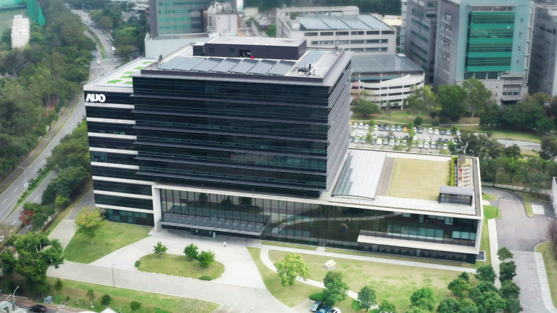 开云电竞光电积极实践永续作为，以&rdquo;开云电竞全球研发中心（Global Research Center，GRC）&rdquo;总部大楼，通过ISO 14068-1:2023碳中和管理标准查证，并承诺于2030年实现台湾所有办公据点均朝此目标迈进
