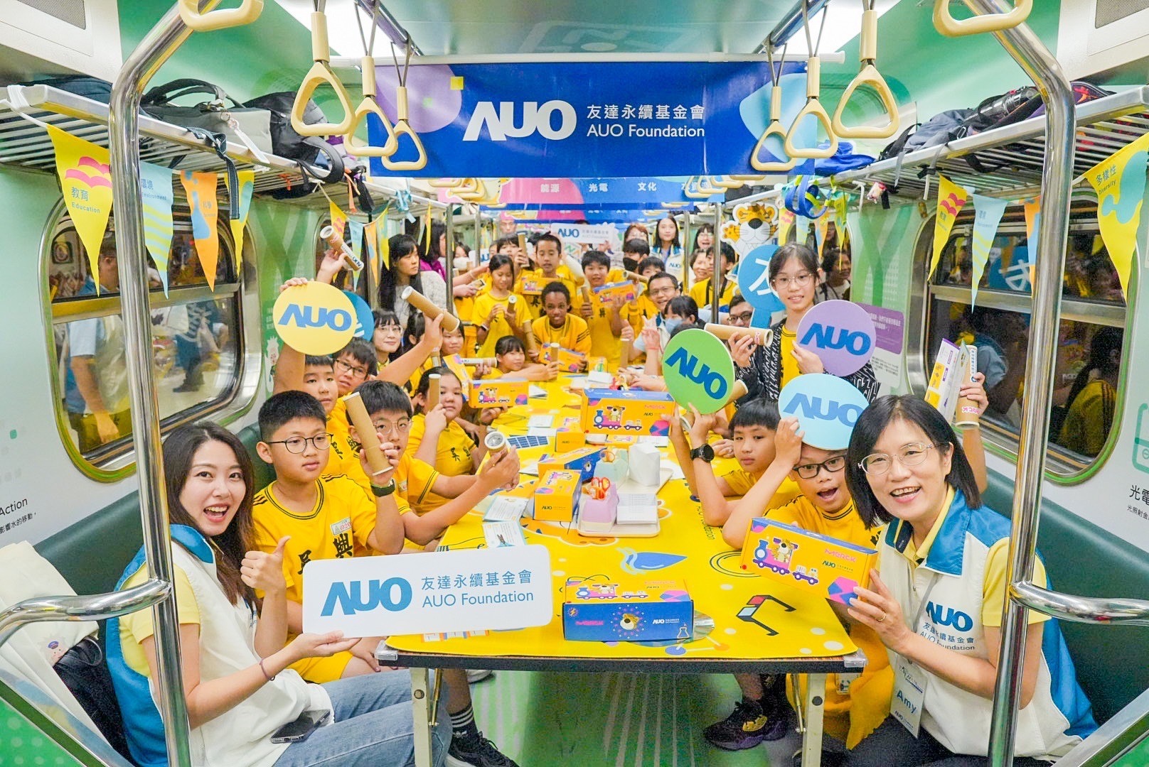 友達永續基金會響應國科會推動的「臺灣科普環島列車」正式啟航，透過「生活中的科學」車廂課程設計，展開為期6天巡迴全臺17個縣市、停靠32站的移動式科普之旅