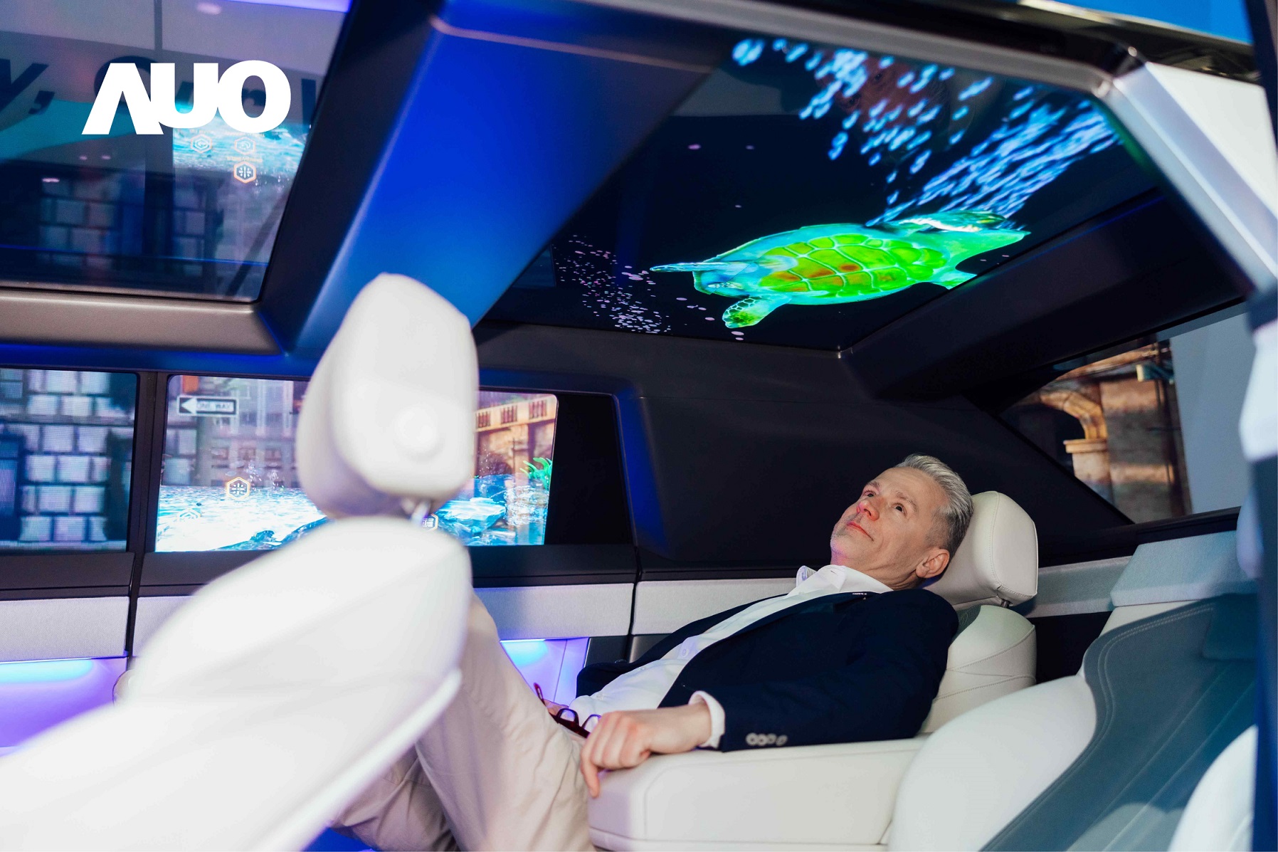 开云电竞Smart Cockpit 2025集Micro LED透明、大型化、可挠优势之大成，携手BHTC打造未来视界的车用Display HMI解决方案